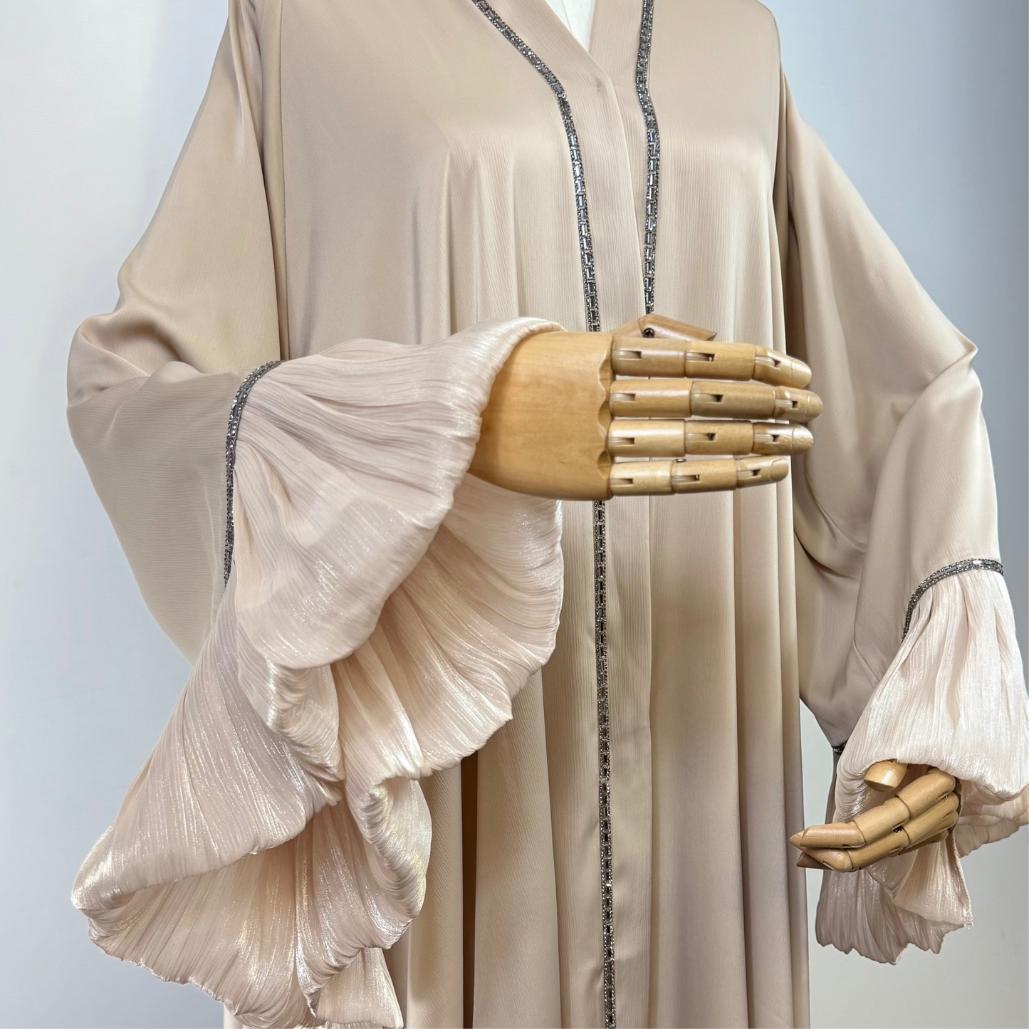 Desert Pearl Beige Abaya Set – Trumpet Sleeves & Fabric Sash