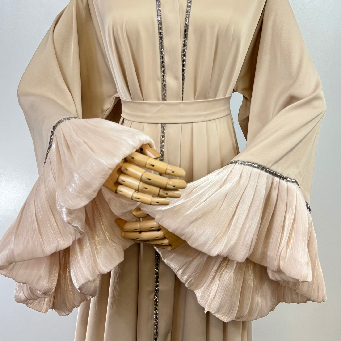 Desert Pearl Beige Abaya Set – Trumpet Sleeves & Fabric Sash